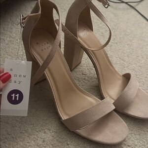 A New Day Heels in 11